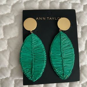 AnnTaylor  green raffia gold accents drop earrings